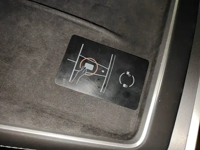 Tesla Model Y — Фото автомобиля 8