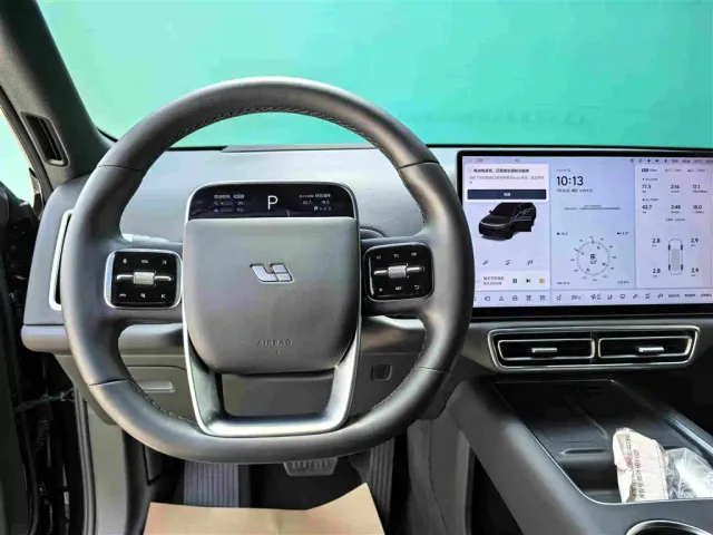 Li Auto L8 — Фото автомобиля 5