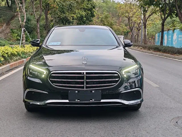 Mercedes-Benz E-Class — Фото автомобиля 2