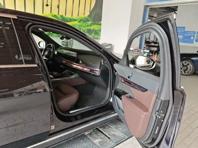 BMW 7 Series — Фото автомобиля 6