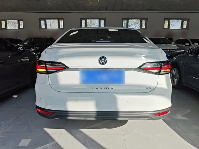 Volkswagen Lavida — Фото автомобиля 5