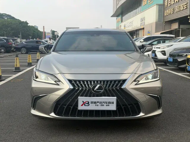 Lexus ES — Фото автомобиля 7