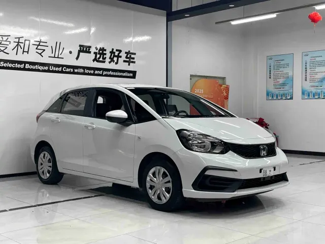 Honda Fit — Фото автомобиля 3