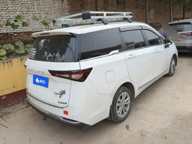 Wuling Jiachen — Фото автомобиля 3