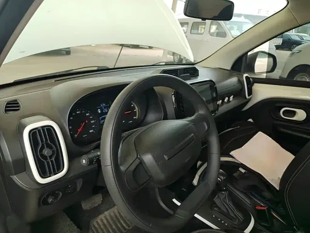 Roewe Clever — Фото автомобиля 9