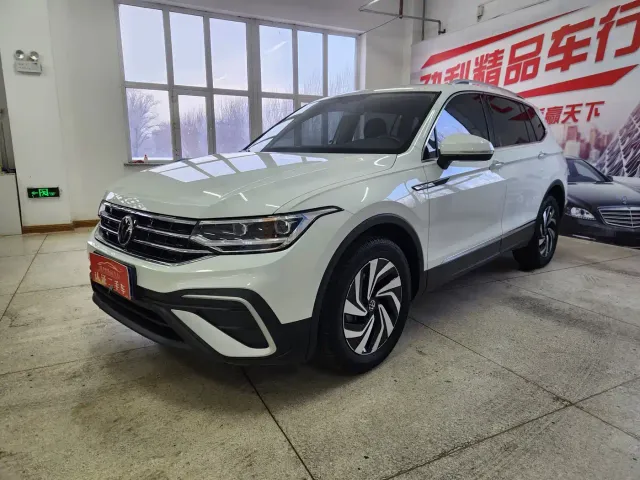 Фотография автомобиля — Volkswagen Tiguan L
