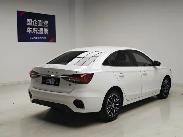 Roewe i5 — Фото автомобиля 4