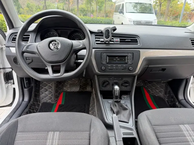 Volkswagen Lavida — Фото автомобиля 10