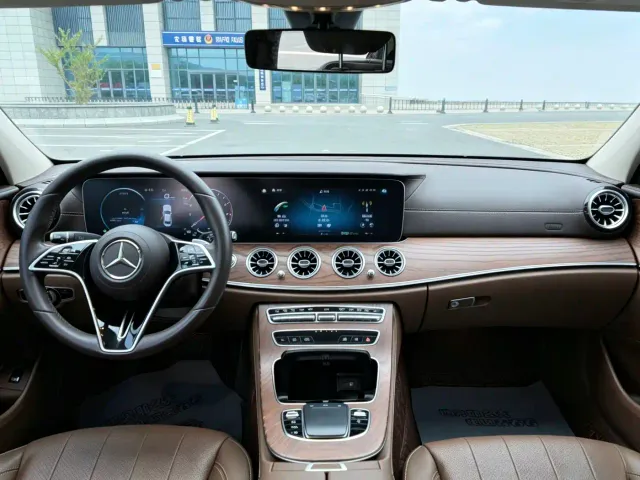 Mercedes-Benz E-Class — Фото автомобиля 5