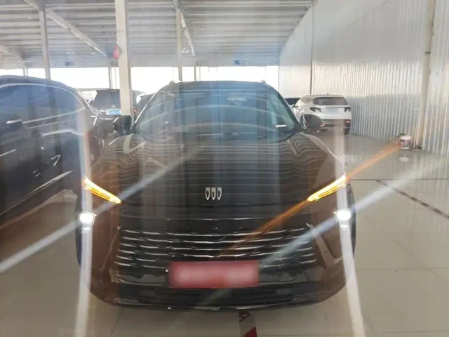 Buick Envision Plus — Фото автомобиля 2