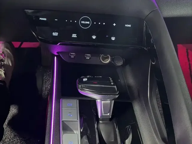 Hyundai Elantra 2022 1.5L CVT LUX Premium Edition — Фото автомобиля 12
