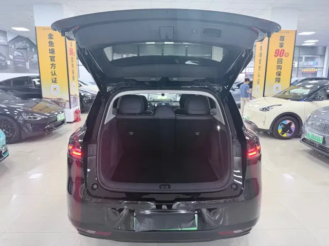 Leapmotor B10 — Фото автомобиля 10