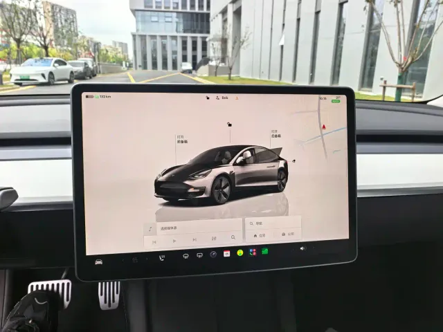 Tesla Model 3 — Фото автомобиля 18