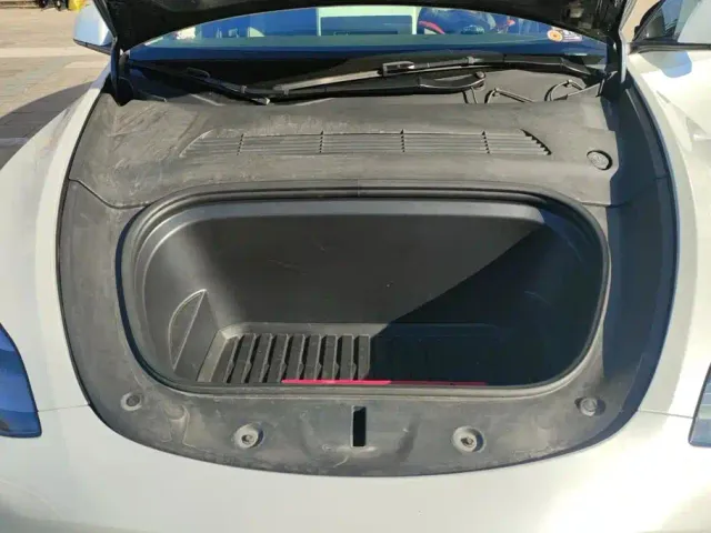 Tesla Model Y — Фото автомобиля 10