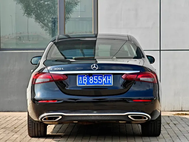 Mercedes-Benz E-Class — Фото автомобиля 5