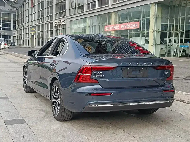 Volvo S60 — Фото автомобиля 6