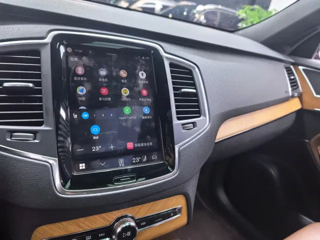 Volvo XC90 — Фото автомобиля 11