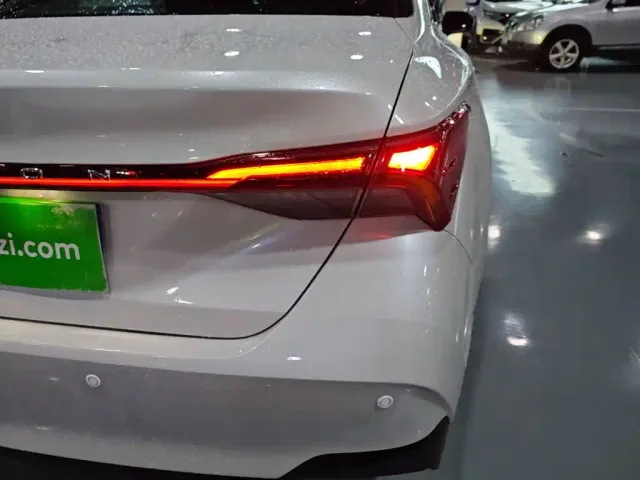 Toyota Avalon — Фото автомобиля 7