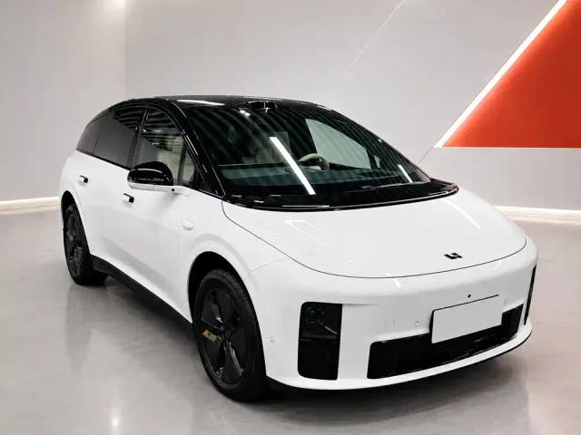 Li Auto i6 — Фото автомобиля 3