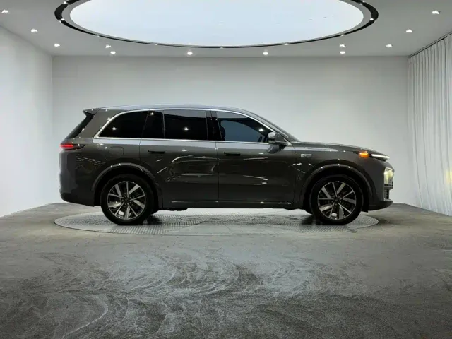Li Auto L8 — Фото автомобиля 4