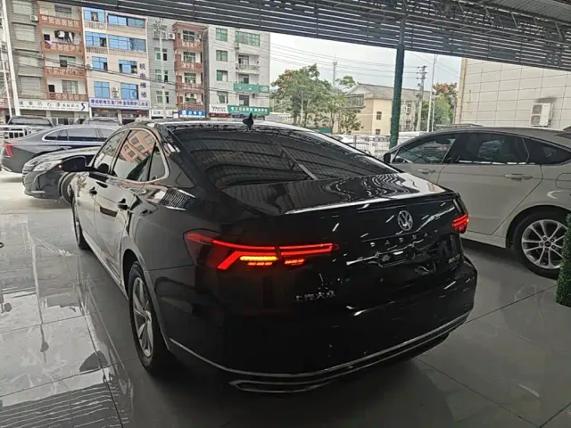 Volkswagen Passat — Фото автомобиля 4