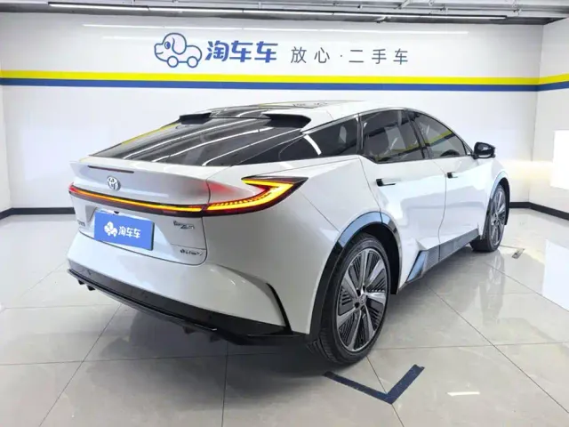 Toyota bZ5 — Фото автомобиля 3