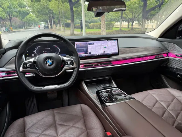 BMW 7 Series — Фото автомобиля 12