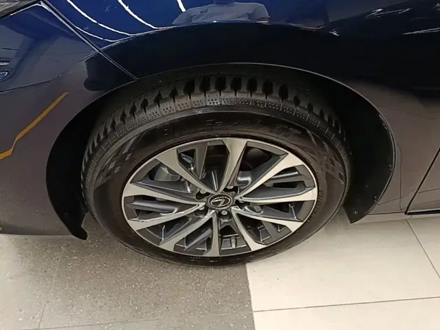 Lexus ES — Фото автомобиля 22