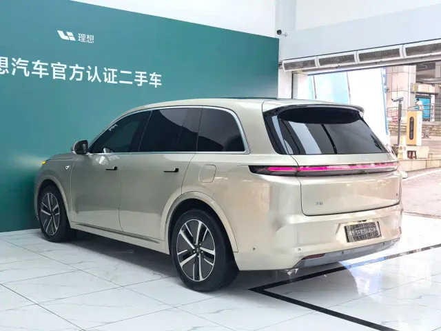 Li Auto L8 — Фото автомобиля 15