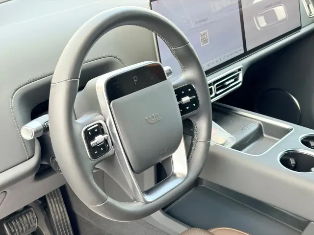 Li Auto L9 — Фото автомобиля 4