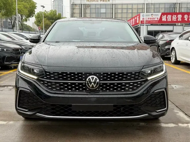 Volkswagen Passat — Фото автомобиля 2