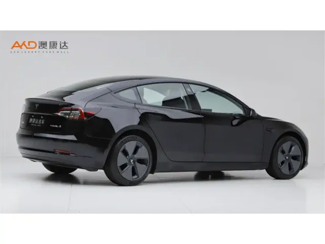 Tesla Model 3 — Фото автомобиля 3