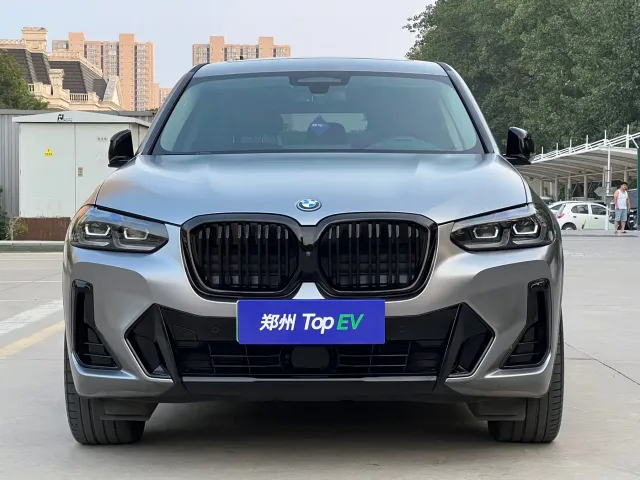 BMW iX3 — Фото автомобиля 3