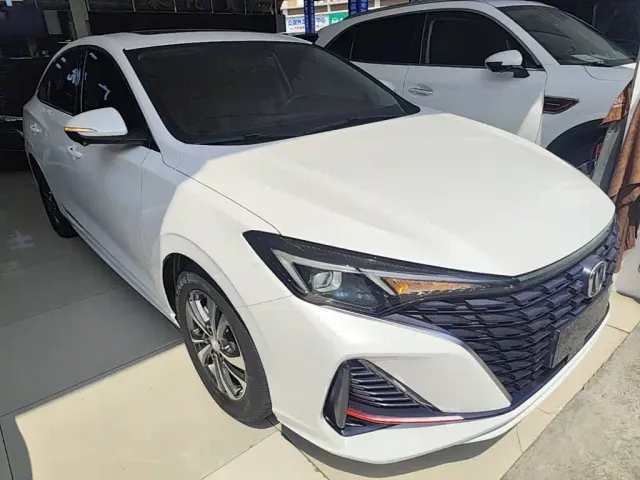 Changan Eado — Фото автомобиля 3
