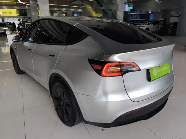 Tesla Model Y — Фото автомобиля 4