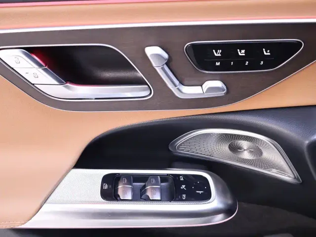 Mercedes-Benz E-Class — Фото автомобиля 17