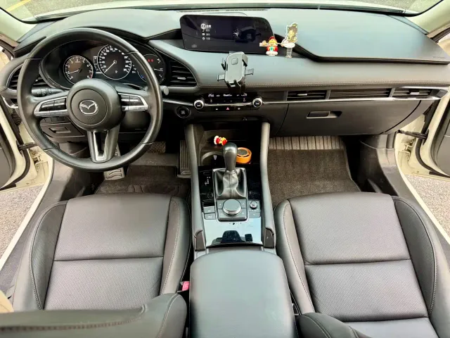 Mazda Axela — Фото автомобиля 12