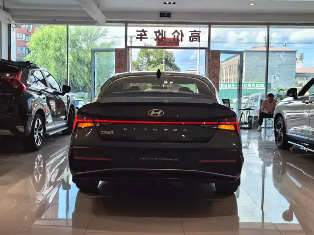 Hyundai Elantra — Фото автомобиля 20