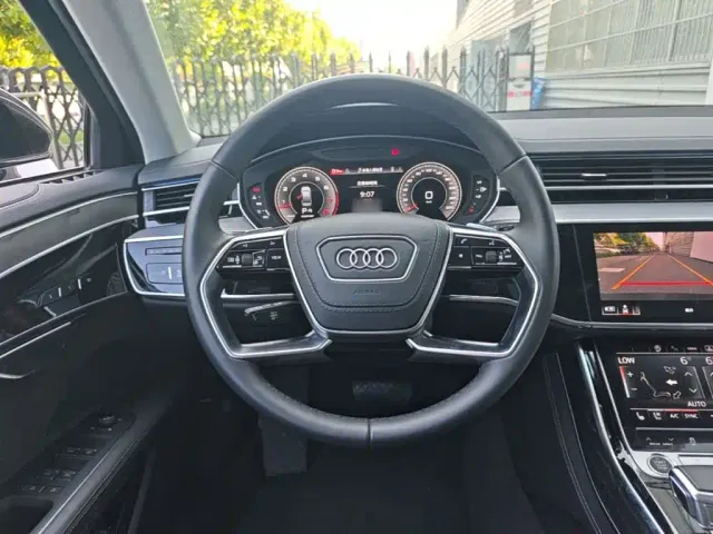 Audi A8 — Фото автомобиля 10