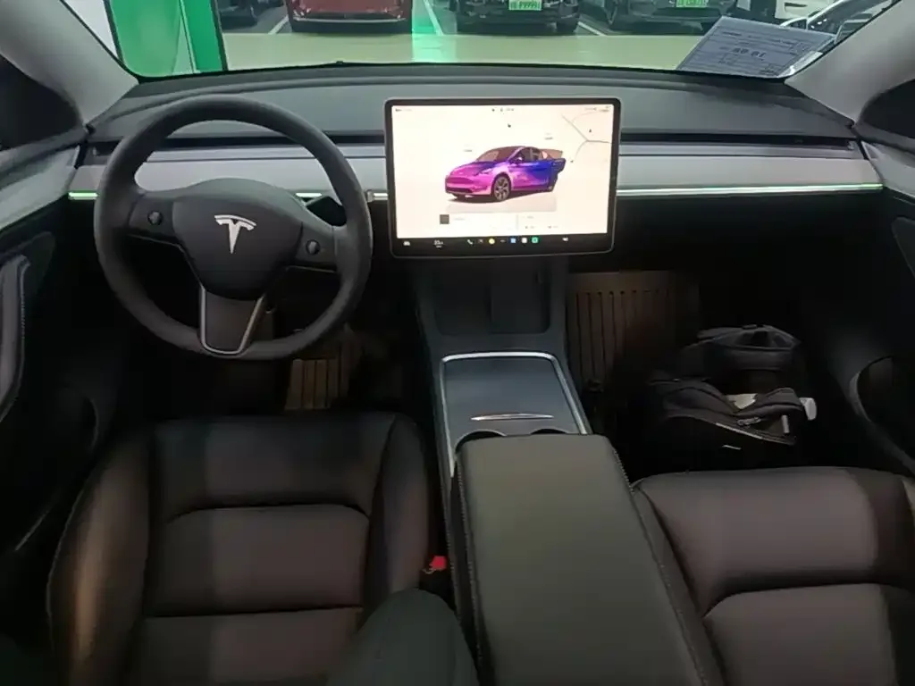 Tesla Model Y 2024 Rear-Wheel Drive Version — Фото автомобиля 9