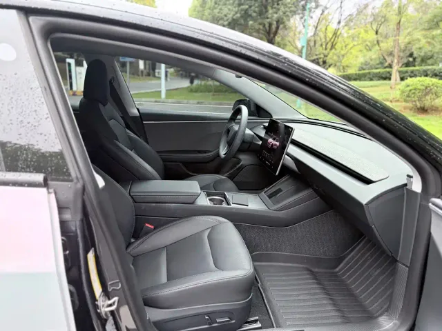 Tesla Model 3 — Фото автомобиля 12