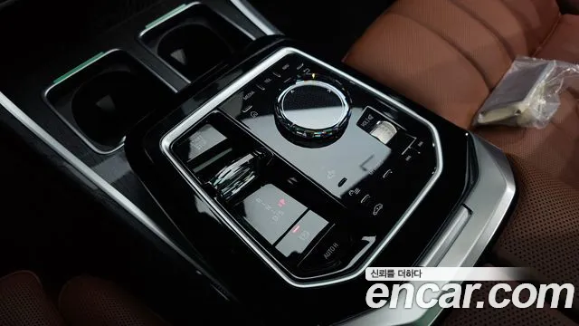 BMW 7 Series G70 — Фото автомобиля 9