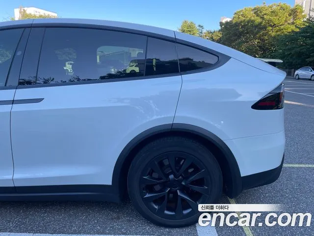 Tesla Model X — Фото автомобиля 6