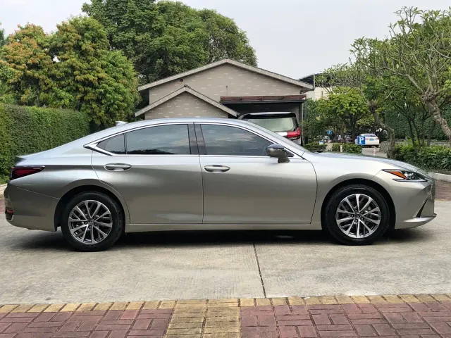 Lexus ES — Фото автомобиля 6