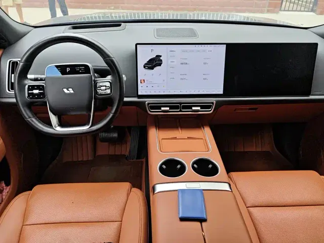 Li Auto L9 — Фото автомобиля 12