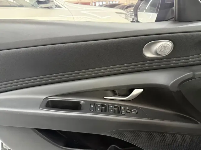 Hyundai Elantra — Фото автомобиля 17