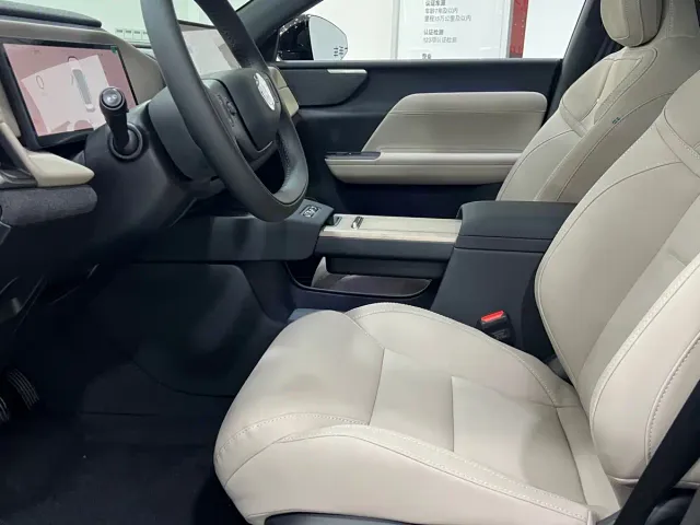Volvo XC70 Plug-in Hybrid — Фото автомобиля 9