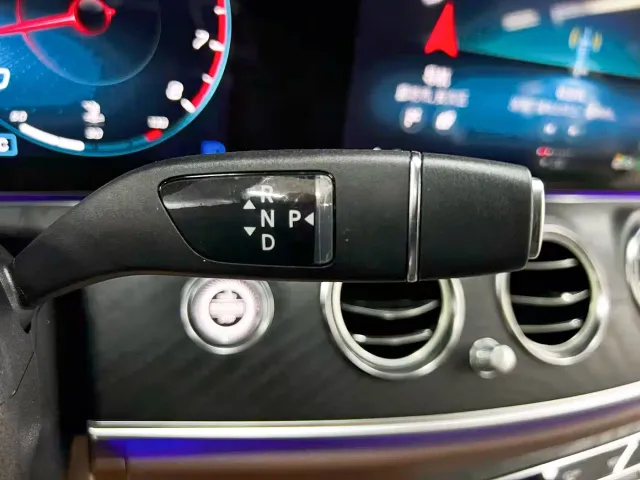 Mercedes-Benz E-Class — Фото автомобиля 12