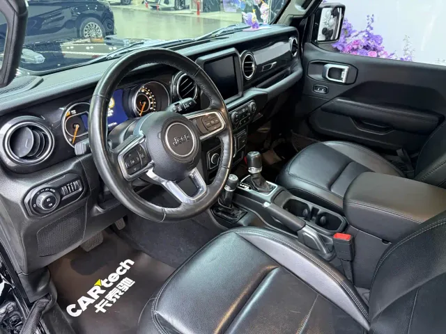 Jeep Wrangler — Фото автомобиля 13