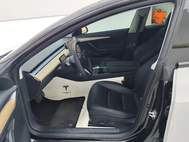 Tesla Model 3 — Фото автомобиля 9